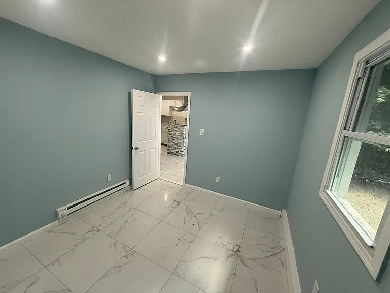 445 14th Ave #1R — Photo 3