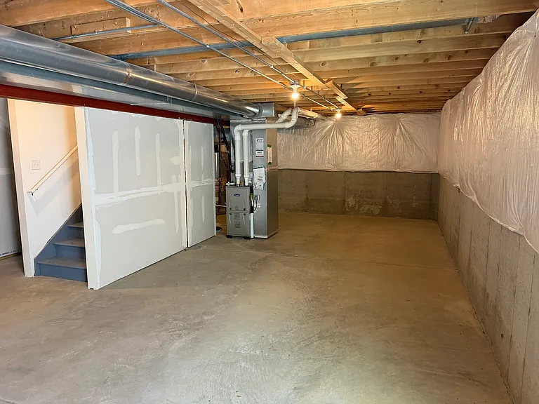 345 Hemlock Ln — Photo 16