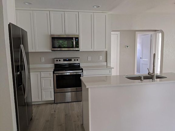 3rd image of 940 8th Ave S