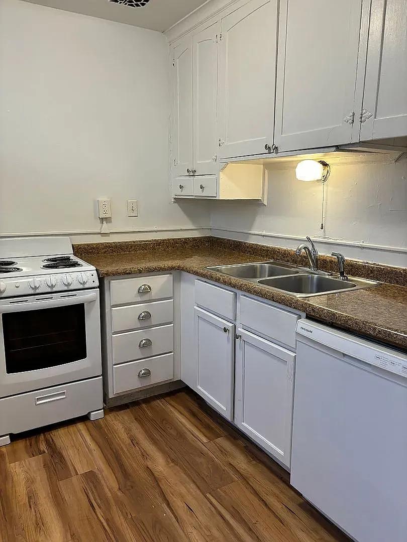 1 bed, $990 — Photo 1