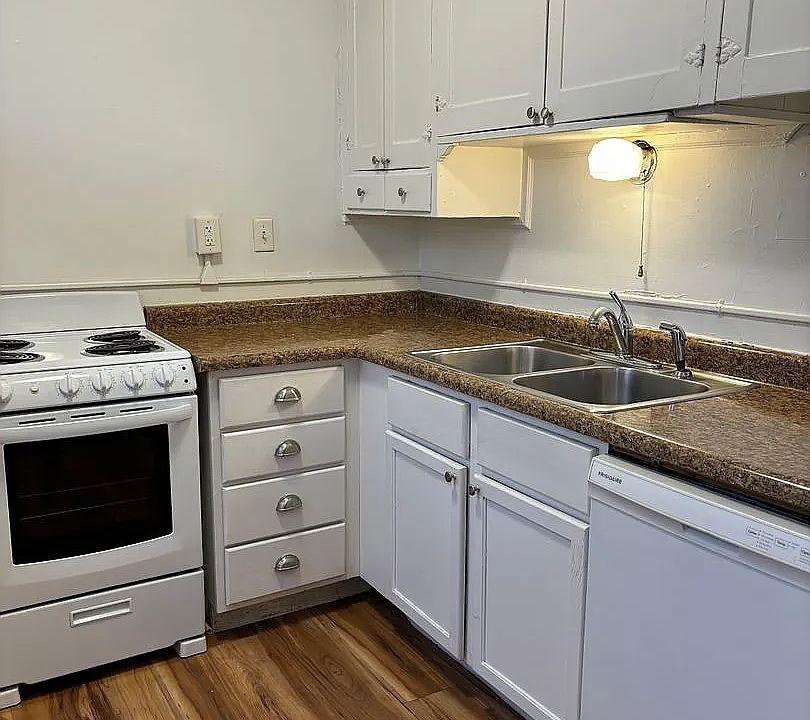 1st image of 1945 Grand Ave #206