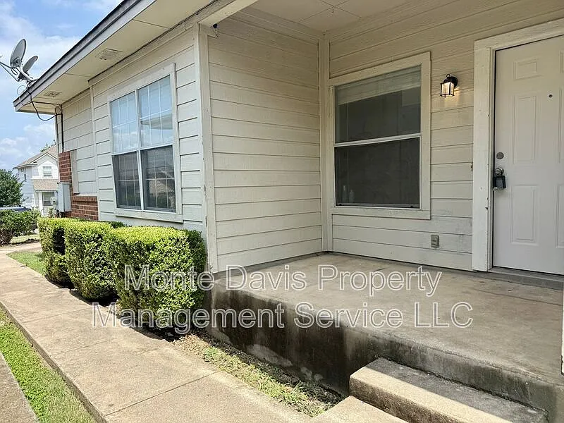 3 bed, 2.0 bath, 1180 sqft, $1,600 — Photo 3