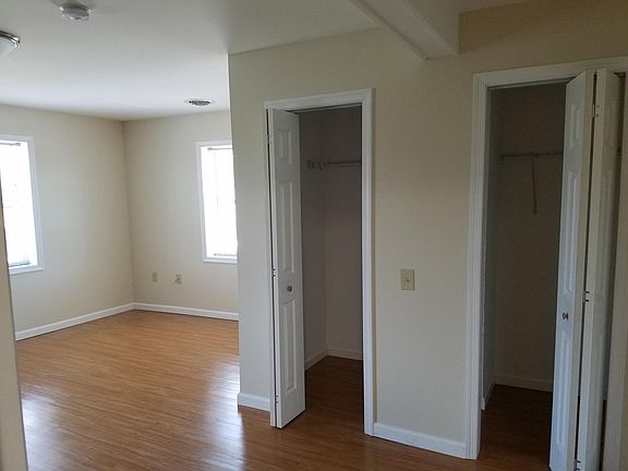 Entrance/closets
