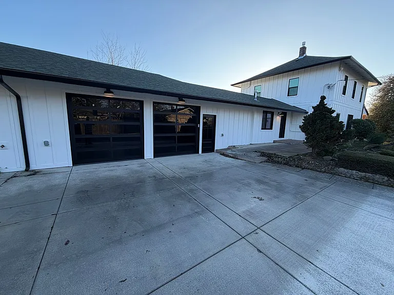 1045 Oakway Rd — Photo 34