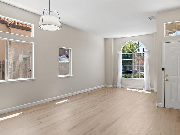 4th image of 355 Sun Valley Way