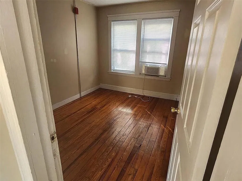 2 bed, 1.0 bath, 950 sqft, $2,050 — Photo 2
