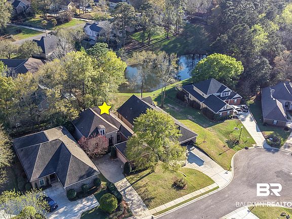 3rd image of 105 N Creek Cir
