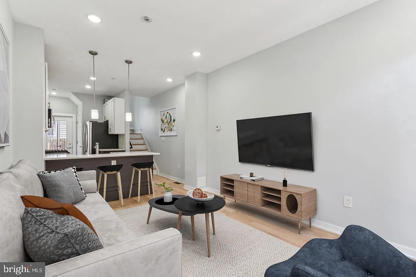 3 bed, 3.0 bath, 1800 sqft, $2,650 — Photo 3