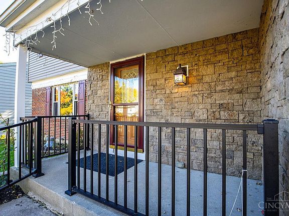 2nd image of 2773 Grosvenor Dr
