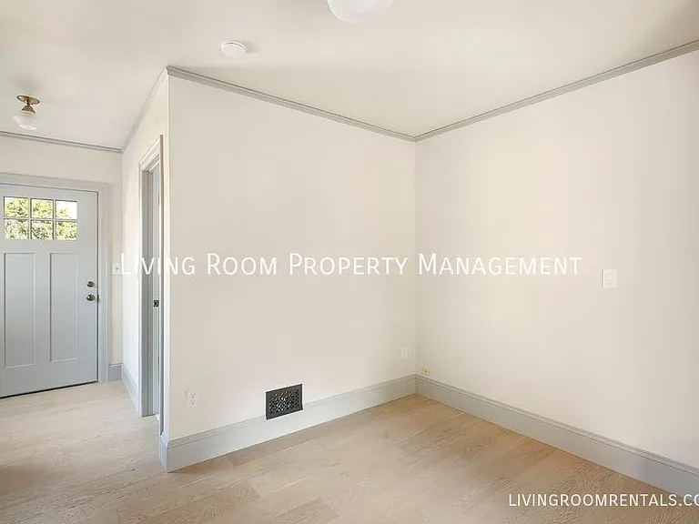6445 N Williams Ave — Photo 20