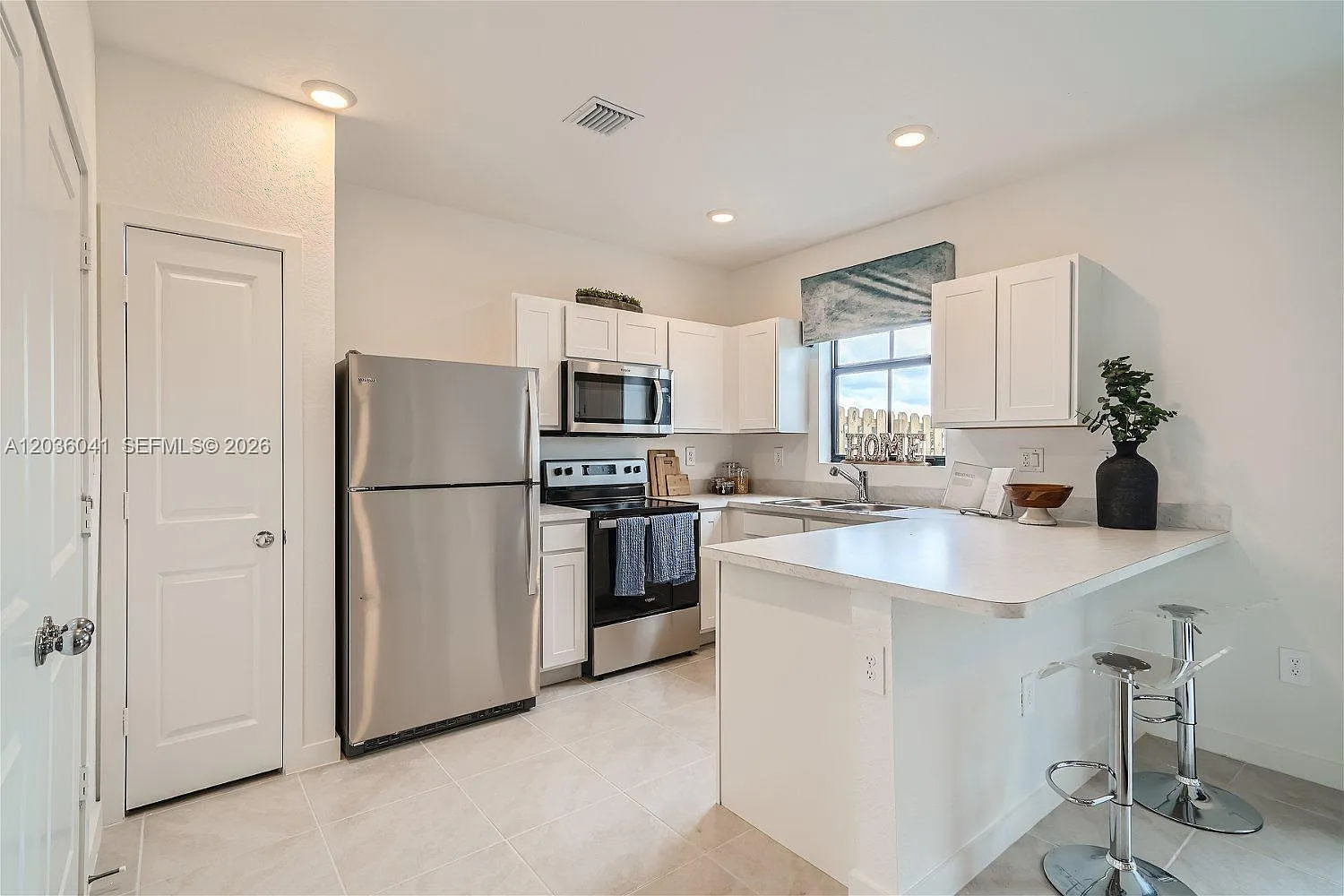 3 bed, 1382 sqft, $2,500 — Photo 4