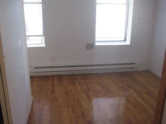 Rented by Renelli Realty Corp. | media 9