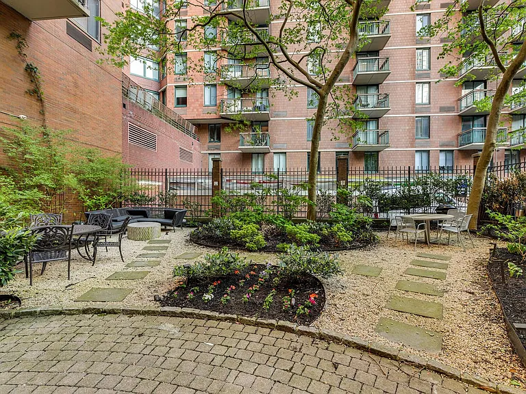300 Albany St #4O — Photo 12