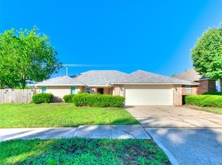 3605 Country Clb, Moore, OK 73160