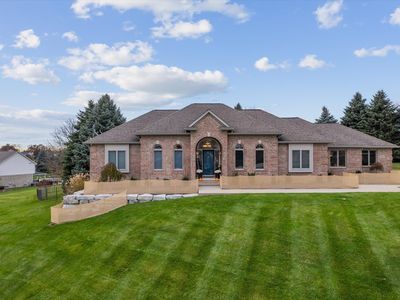 8741 N Hills Ct, Howell, MI, 48843