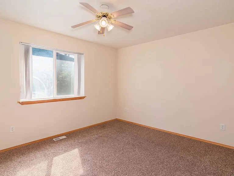 3122 Meadow Glen Ln — Photo 7