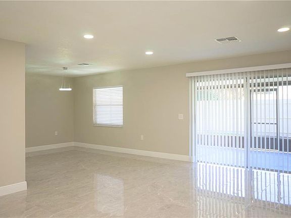4th image of 3124 Knottypine Ave #1
