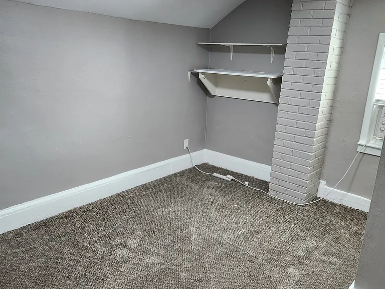 912 Elm St — Photo 13