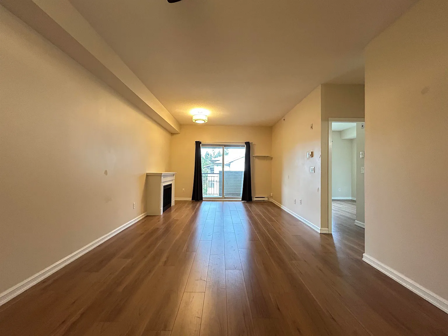 1 bed, 794 sqft, $1,900 — Photo 2