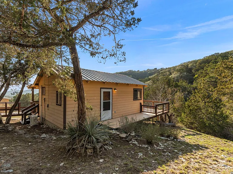 1597 Pipe Springs Dr — Photo 22