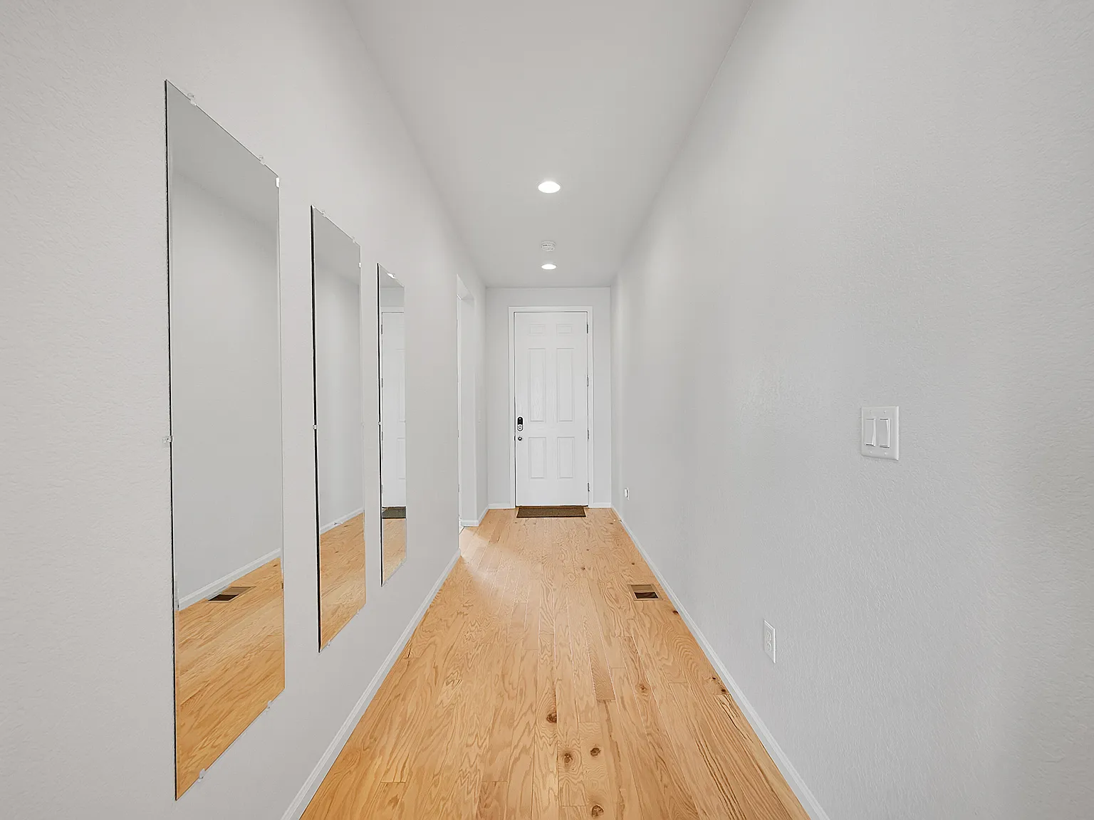 5 bed, 3844 sqft, $4,000 — Photo 2