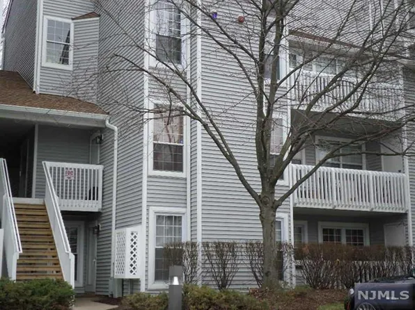 47 Fox Run Dr #90, Englewood, NJ 07631