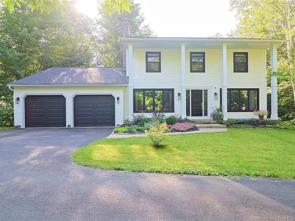 231 Carriage Hill Dr, Fredericton, NB E3E 1A4