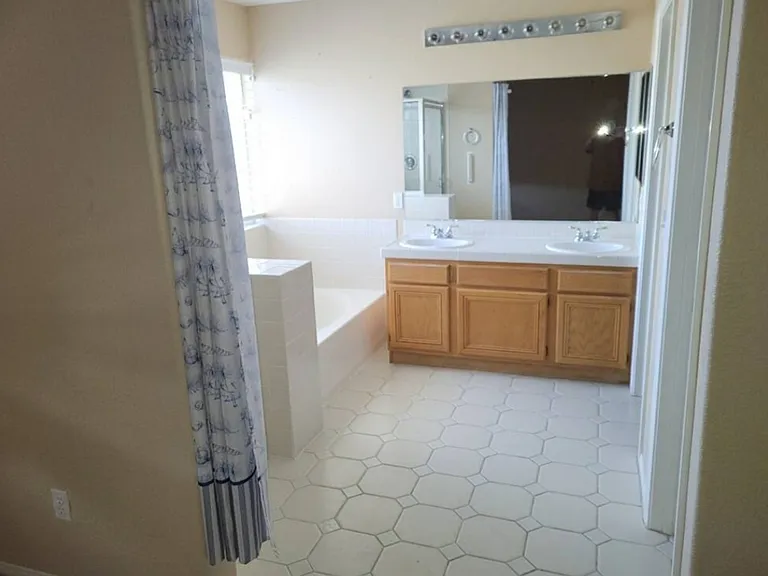 450 Richgold St — Photo 12