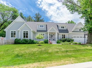 257 Coe Rd, Clarendon Hills, IL 60514