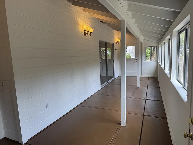 221 The Alameda — Photo 12
