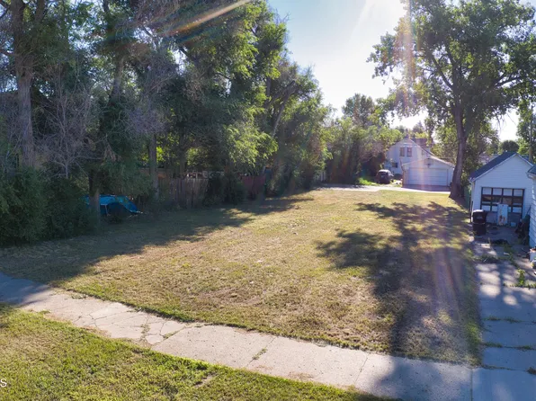 8th Ave W, Williston, ND 58801