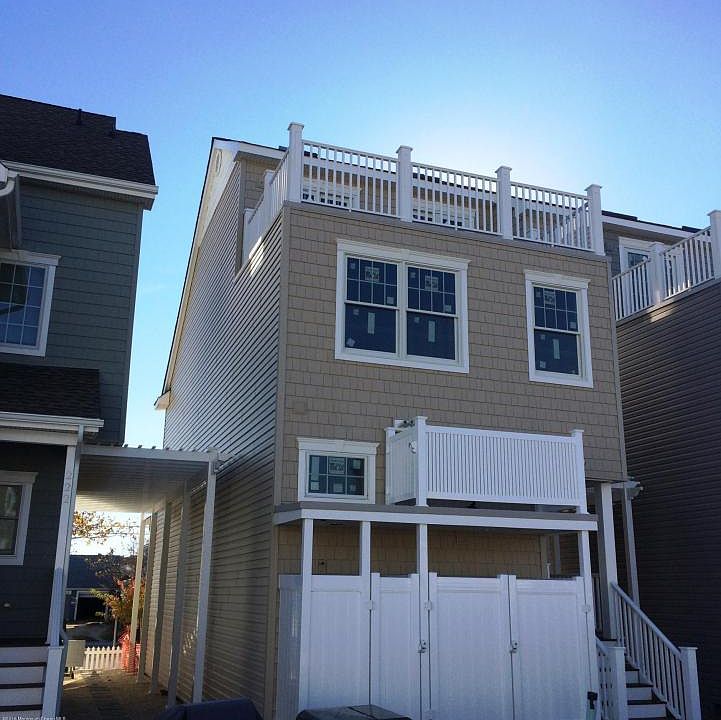 2nd image of 224 Grant Ave