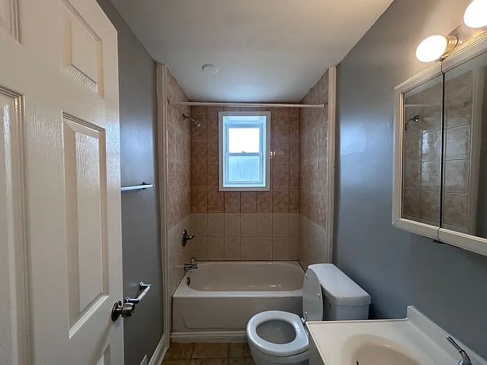 1199 N Luzerne Ave — Photo 6