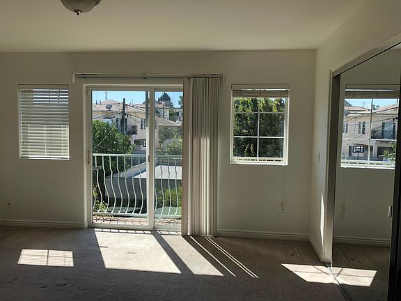 3rd image of 528 N Westmoreland Ave APT 7