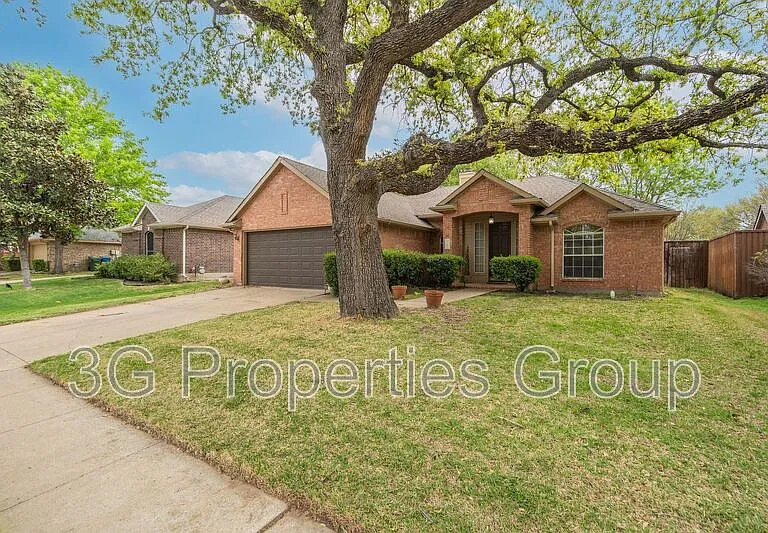 3900 Oak Park Dr — Photo 2