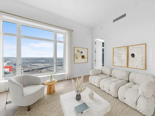 29-18 41st Ave, Long Island City, NY 11101
