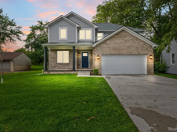 29827 Gloria St, Saint Clair Shores, MI 48082
