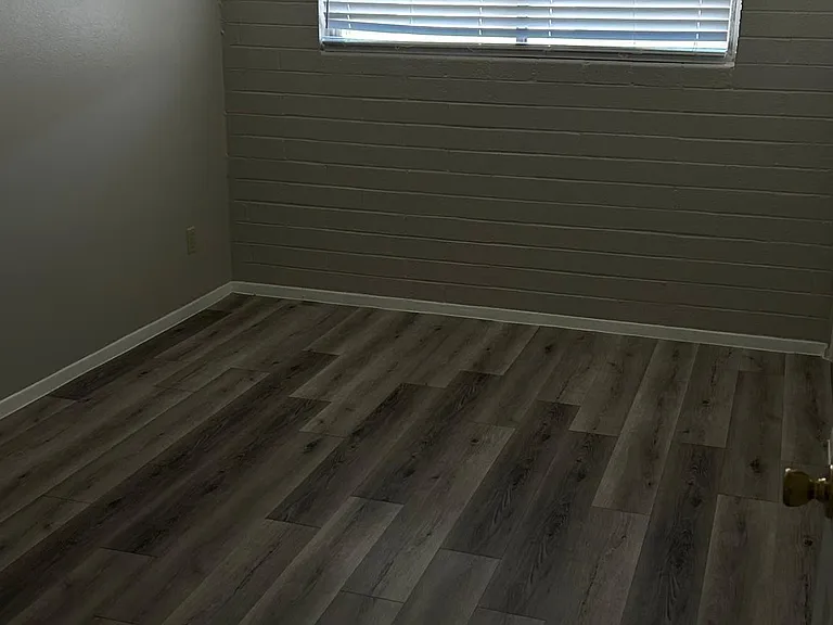 543 W 9th Pl #C — Photo 3