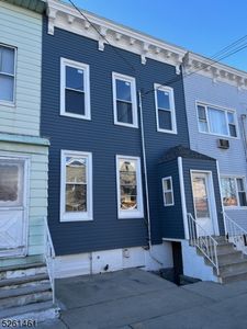 527 6Th St, Union City, NJ, 07087