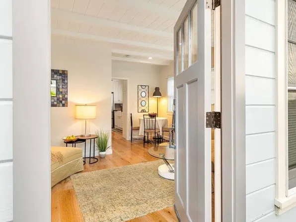 132 6th St, Pacific Grove, CA 93950