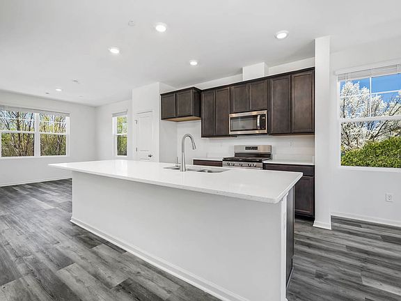 5th image of 2035 Sequoia Ave