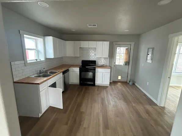 213 NW 6th St, Checotah, OK 74426