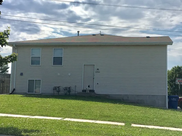 2941 NW 8th St, Lincoln, NE 68521