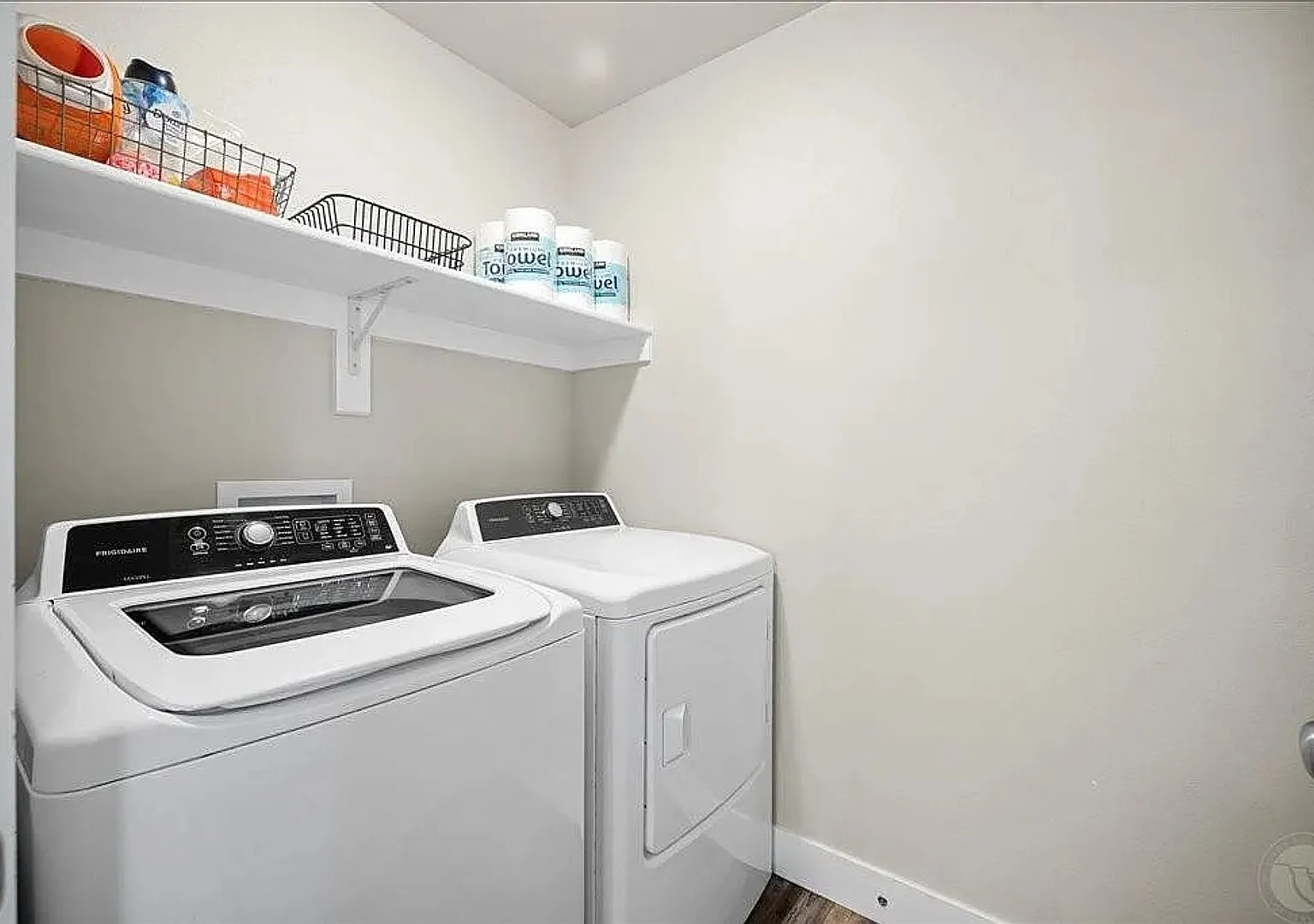 Spacious 3BR/2.5BA Furnished Townhome | Pet-Friendly Fenced Yard — Photo 4