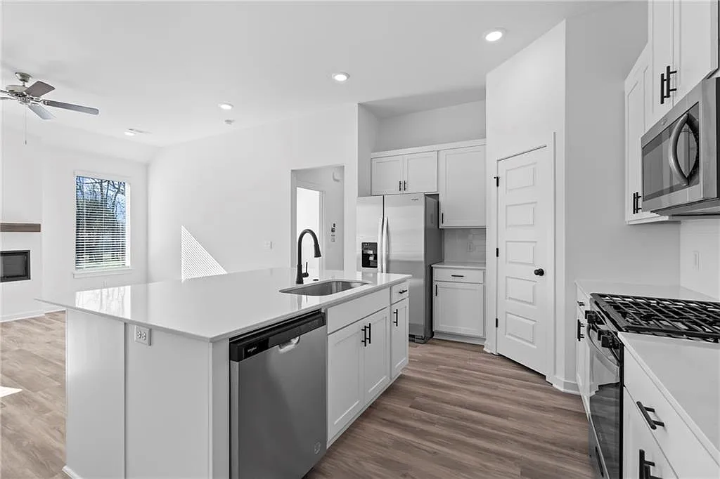 3 bed, 1589 sqft, $1,900 — Photo 3