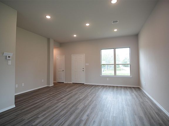 4th image of 17141 Sprawling Oaks Dr