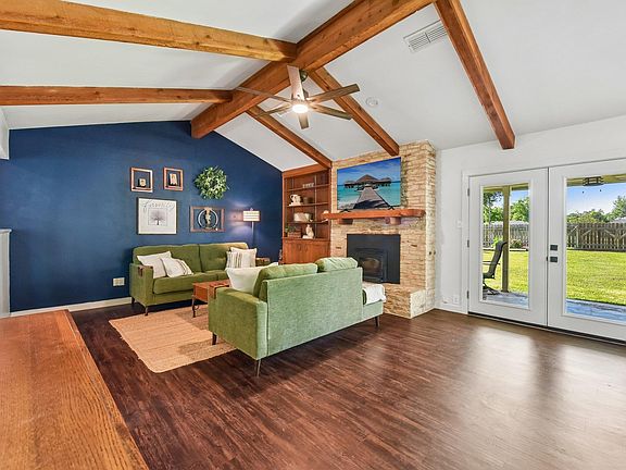 3rd image of 2301 Lillie Ln