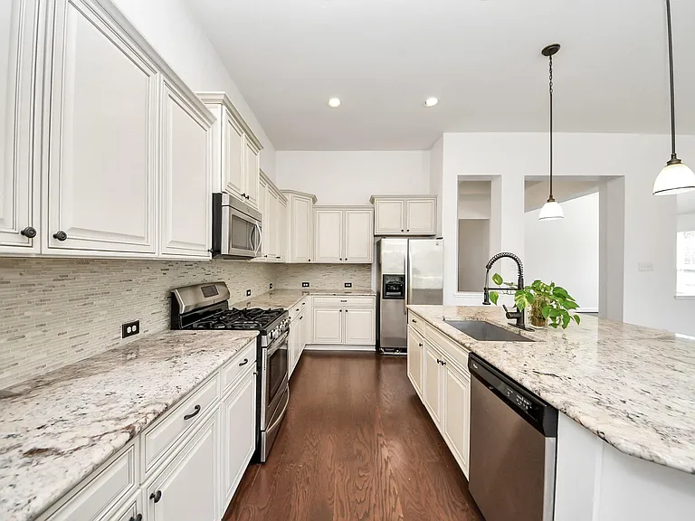 1947 Parnevik Pl — Photo 12