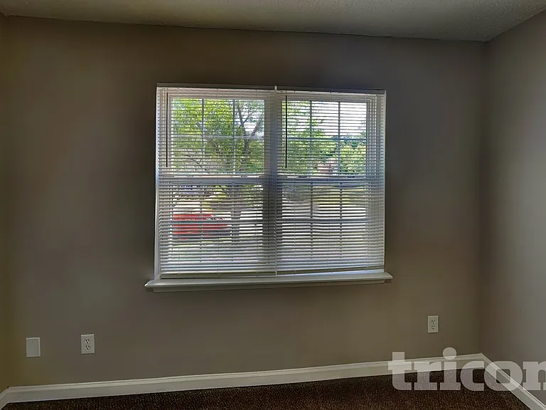 235 Chattaroy Dr — Photo 10