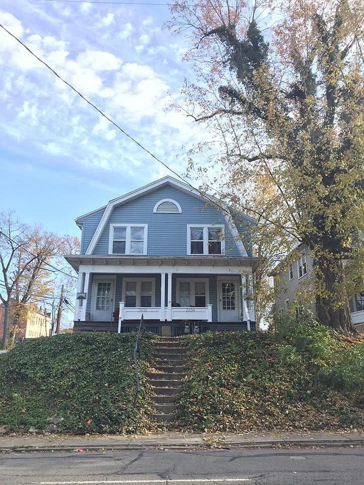 3 bed, 1200 sqft, $1,890 — Photo 1